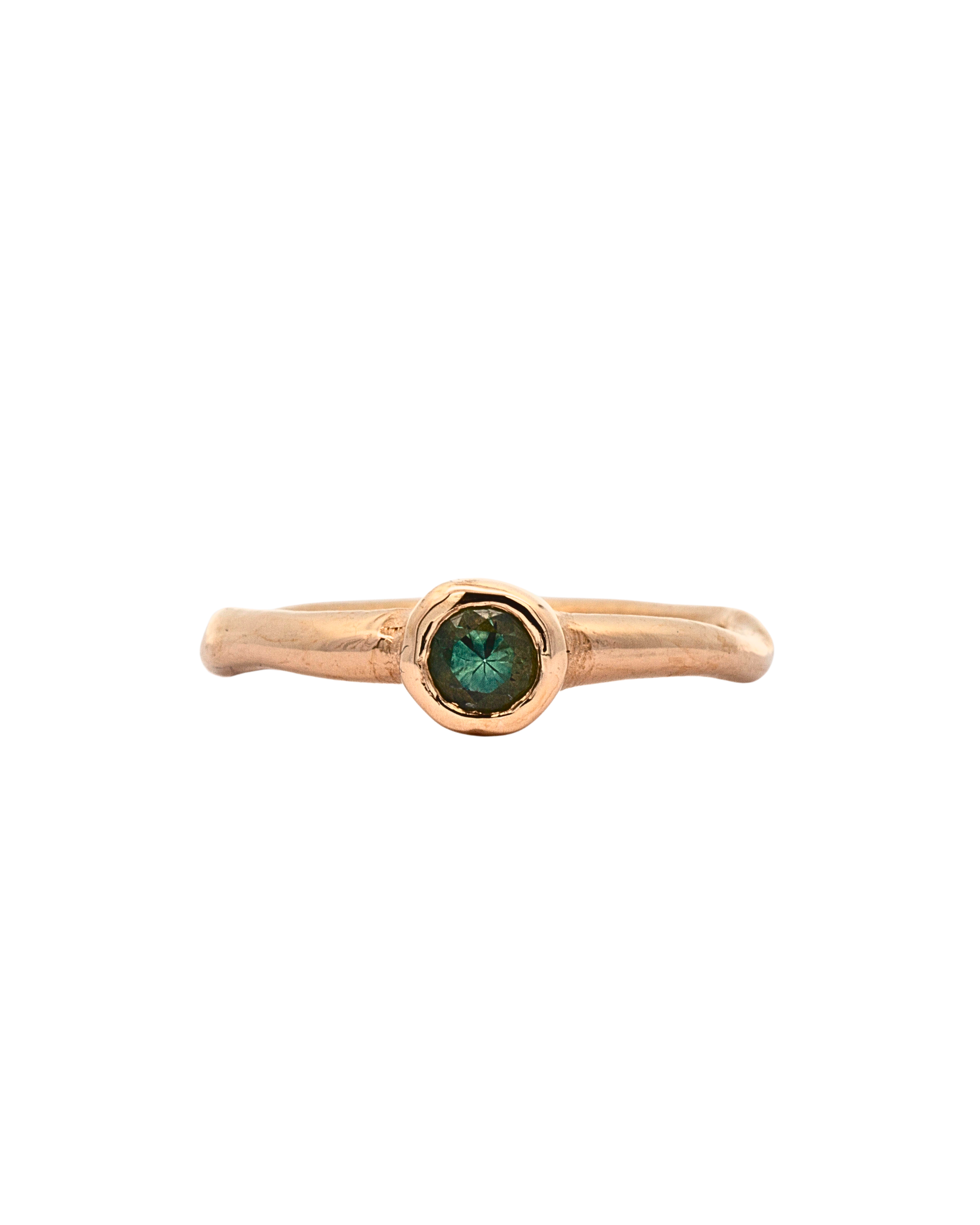 Madrone Solitaire ring with 4mm Montana sapphire set in Fairmined gold