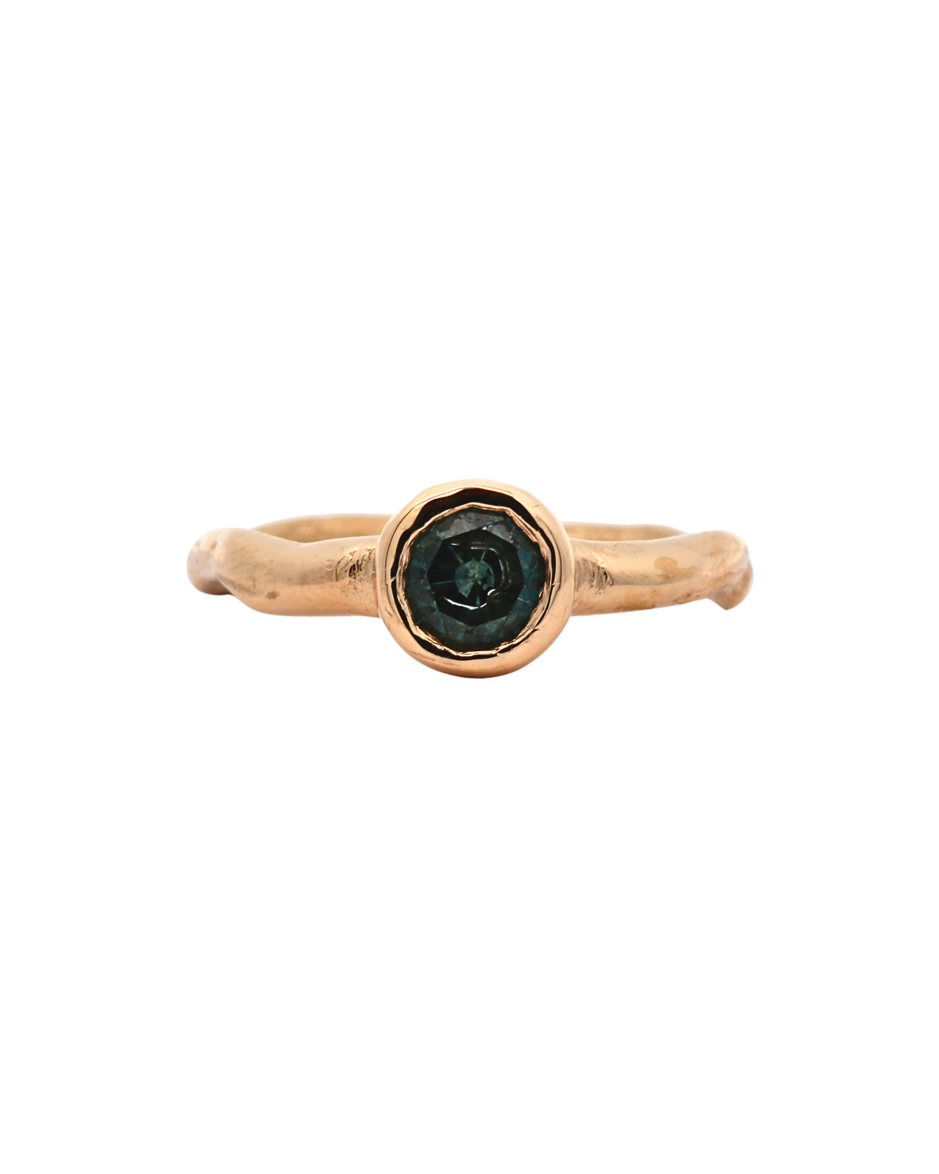 Madrone Solitaire ring with 6mm Montana sapphire set in Fairmined gold