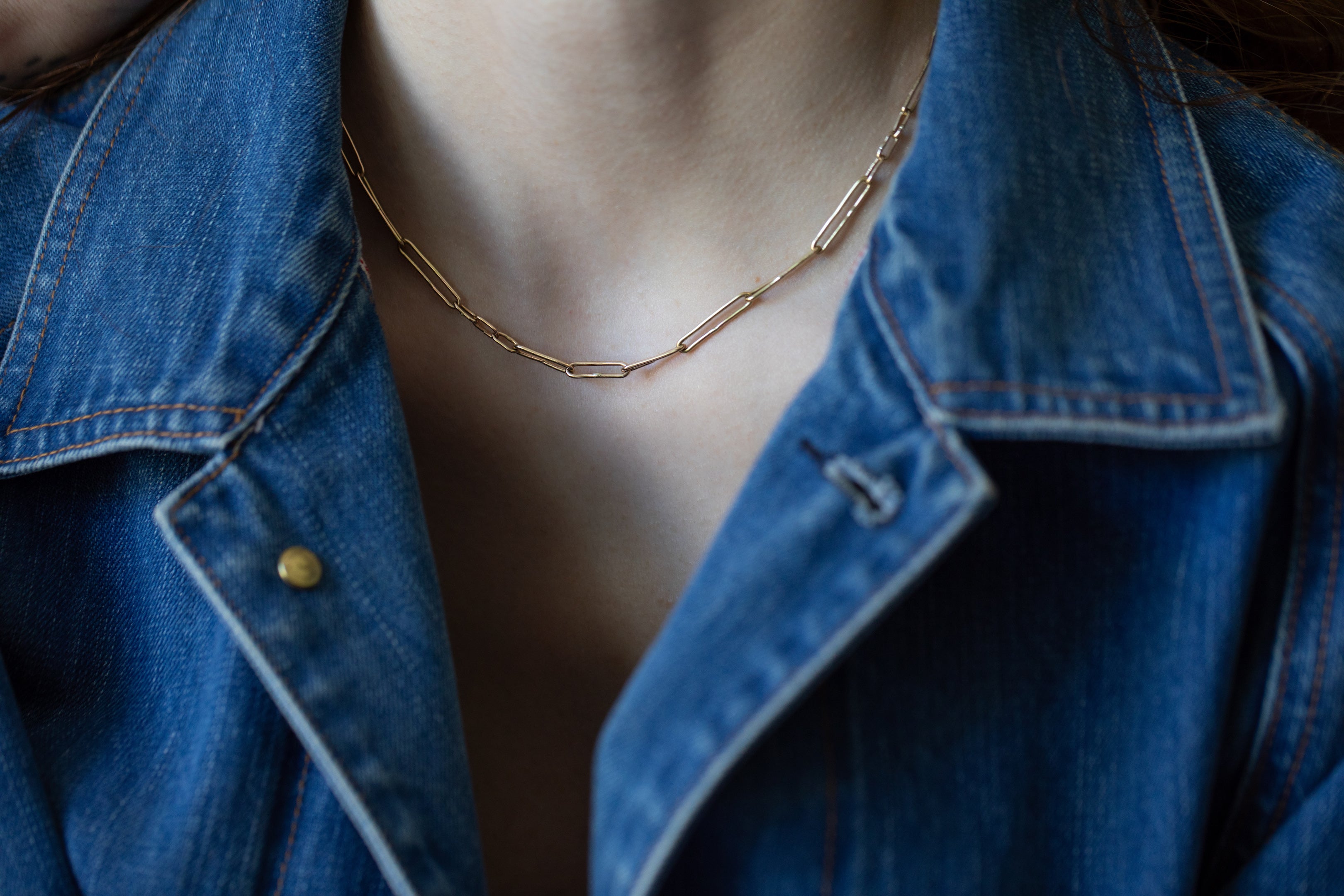 JONSI Slub Link Chain Necklace scale view, 14K Fairmined gold