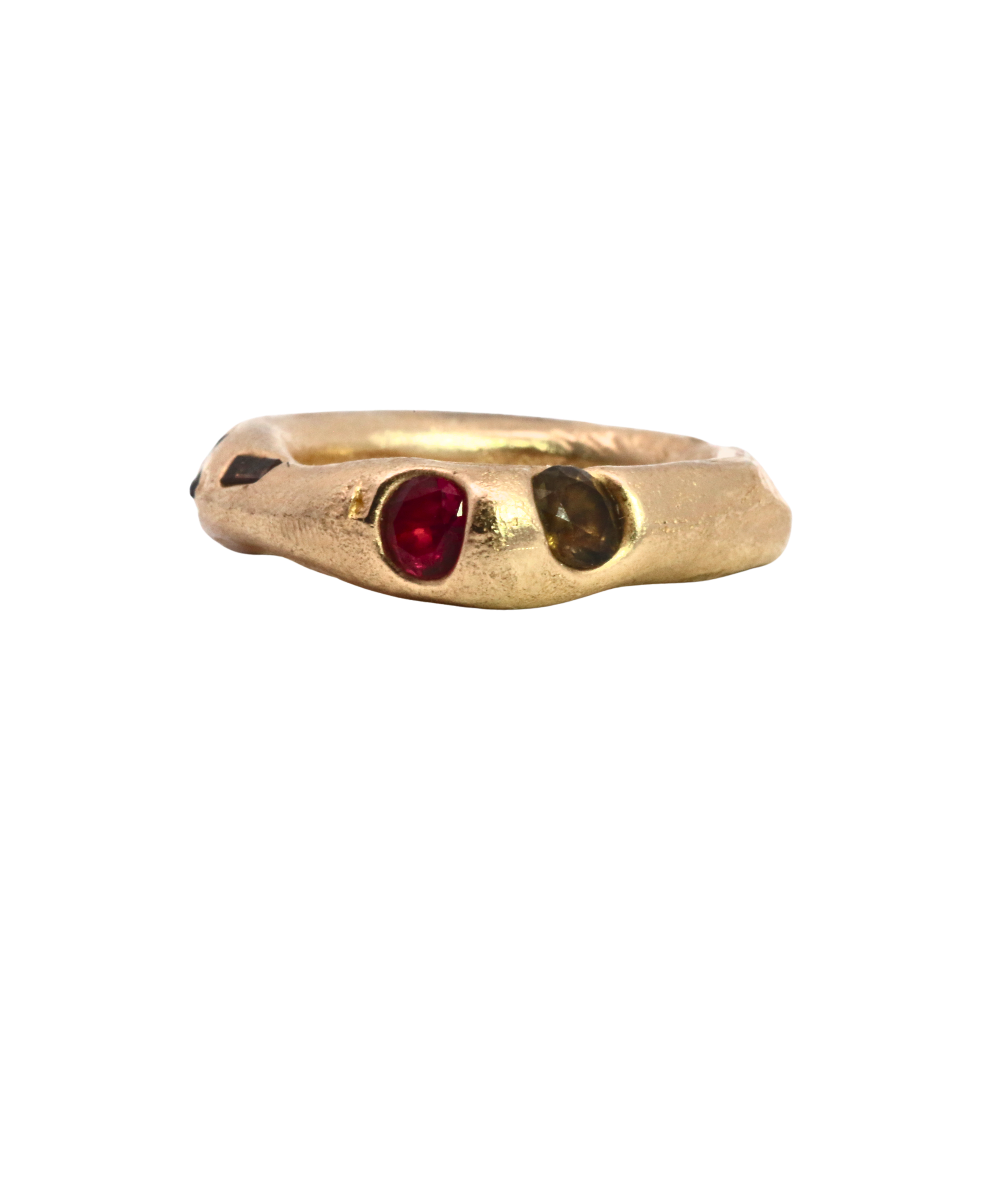 WILDER II Ring worn on hand, 14K Fairmined gold